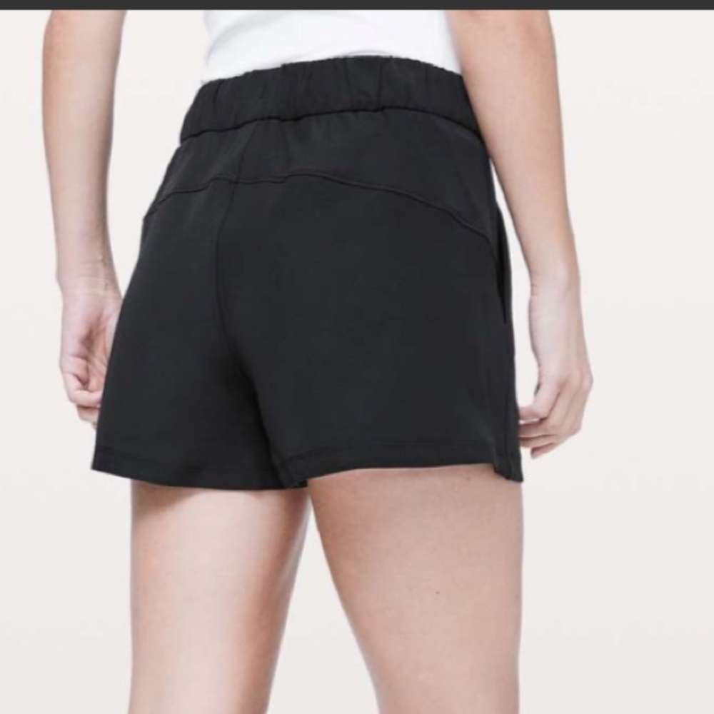 Lululemon On The Fly Short *Woven *2.5"
Black sz 2 - Picture 3 of 5